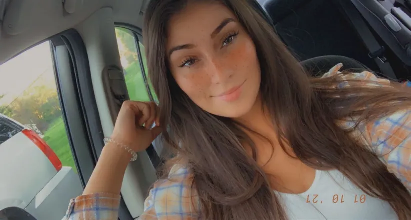OnlyFans account  itscarlybabyy header 2