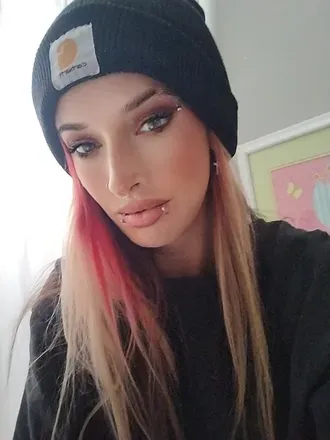 OnlyFans account  devina_lynn avatar 1