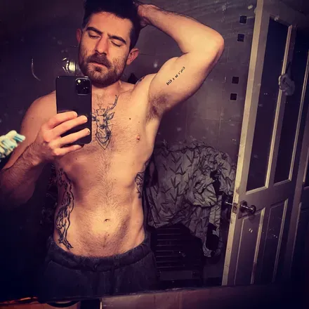 OnlyFans cuenta aaron_the_arrow header 2