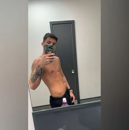 OnlyFans cuenta king_kool97 header 2