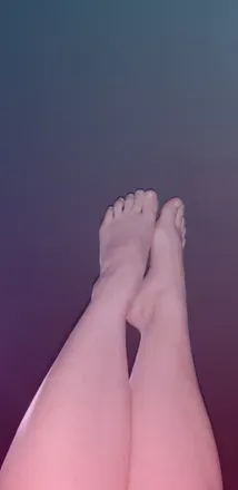 OnlyFans account  aprilfeetbringmayskeet avatar 1