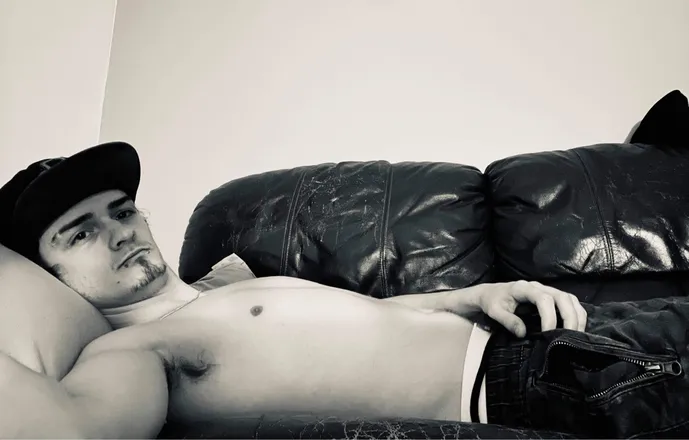 OnlyFans account  thegrumpybitch header 2