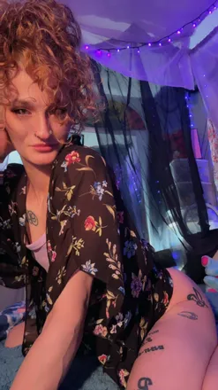OnlyFans cuenta tatisaleen header 2