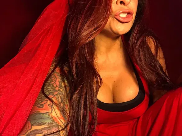 OnlyFans cuenta therealredsophia avatar 1