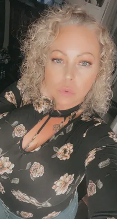 OnlyFans cuenta juliejewelz header 2