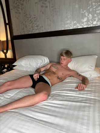 OnlyFans cuenta kenzleexx header 2