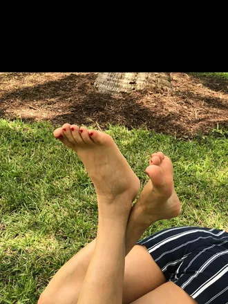 OnlyFans cuenta bombomfeet header 2