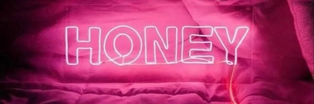 OnlyFans account  honeyboo93 header 2