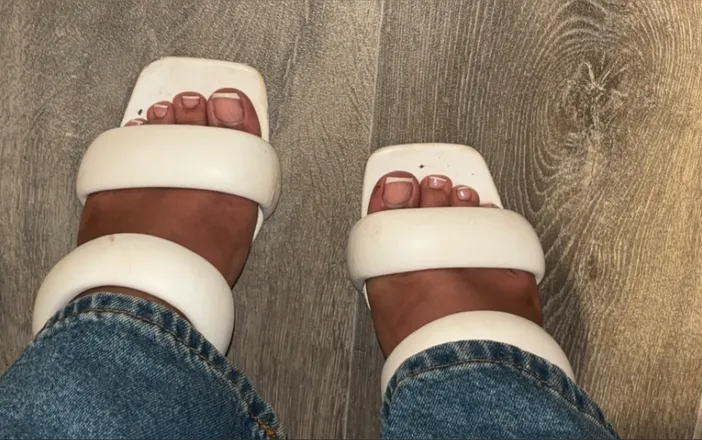 OnlyFans cuenta peachyfeet01 header 2