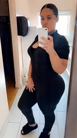OnlyFans cuenta prettyassaly avatar 1