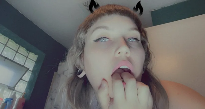 OnlyFans cuenta babyswissmiss header 2