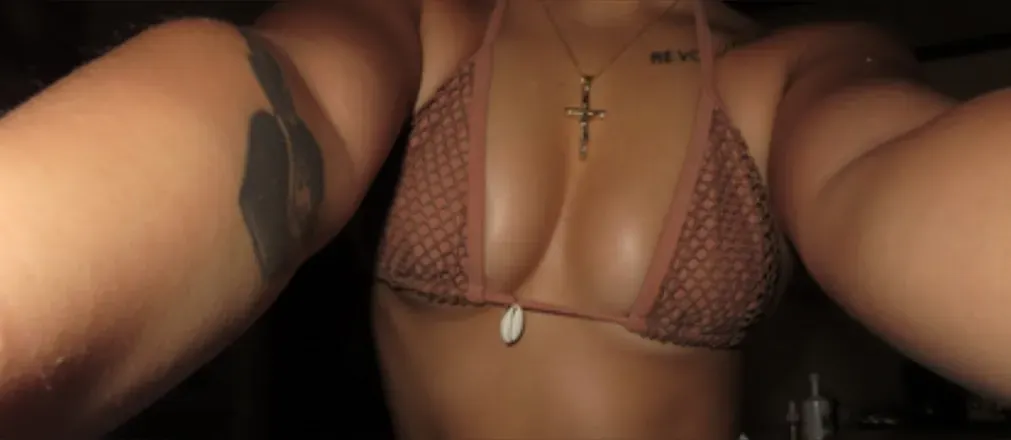 OnlyFans account  ashleyisaluzon header 2