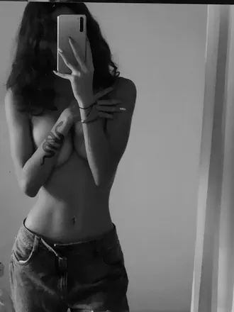 OnlyFans account  littlehoneyfeet00 avatar 1