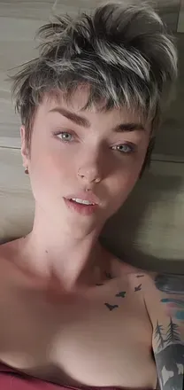 OnlyFans account  haliescom3t avatar 1