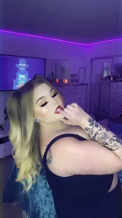OnlyFans cuenta michellemariexxx header 2
