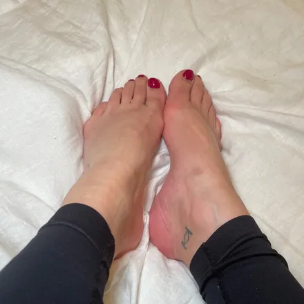 OnlyFans cuenta peachyfootsies header 2
