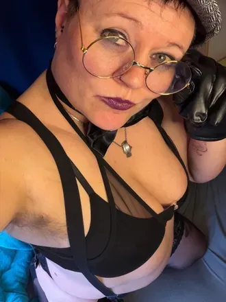 OnlyFans account  hairyminka avatar 1