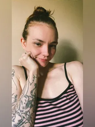 OnlyFans cuenta freakyredkelsie avatar 1