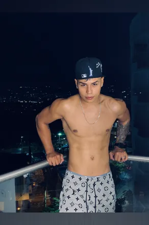OnlyFans cuenta santiagoreyesft header 2