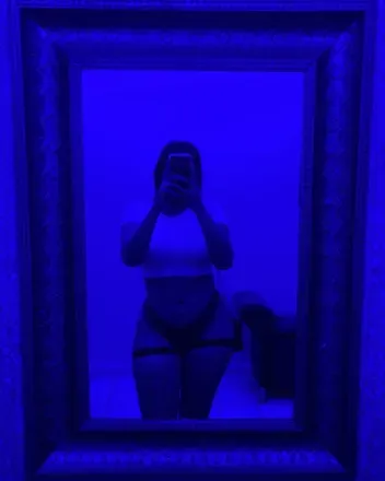 OnlyFans account  renitzel avatar 1