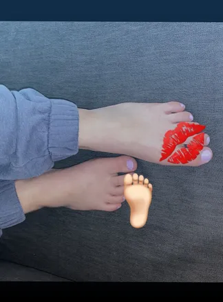 OnlyFans cuenta trishafeetpics header 2