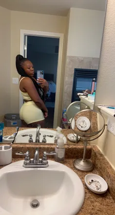 OnlyFans cuenta prettybrownbrown3 header 2