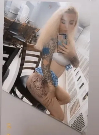OnlyFans cuenta trippleddolly header 2