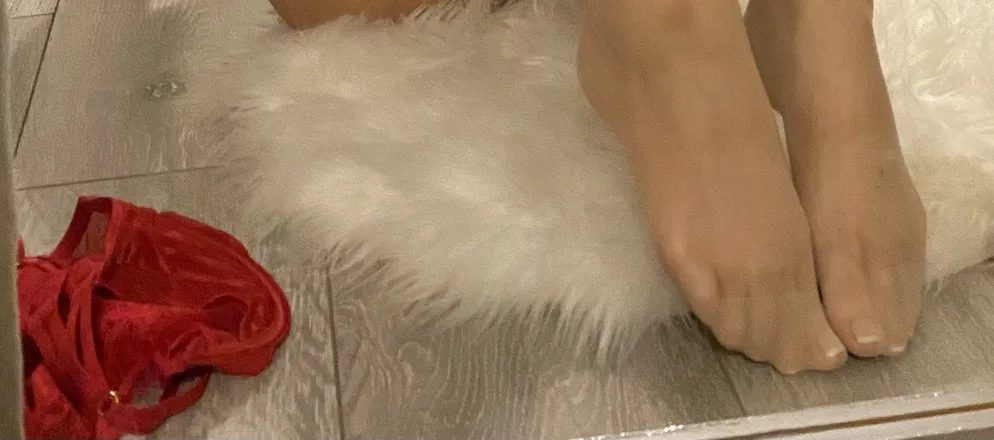 OnlyFans account  thefoxsfeet header 2