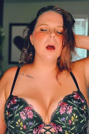 OnlyFans account  naughtyneighbor3131-vip avatar 1