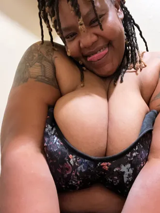 OnlyFans cuenta tittylonglegs header 2