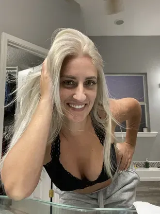 OnlyFans cuenta sxyblndmom-mlif avatar 1