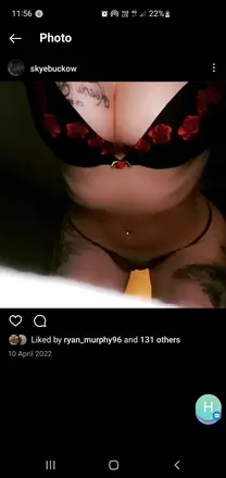 OnlyFans cuenta skyessexy header 2