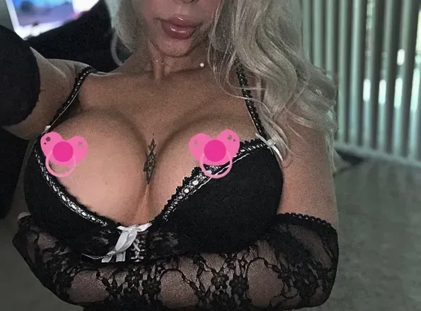 OnlyFans cuenta kylienoelle header 2