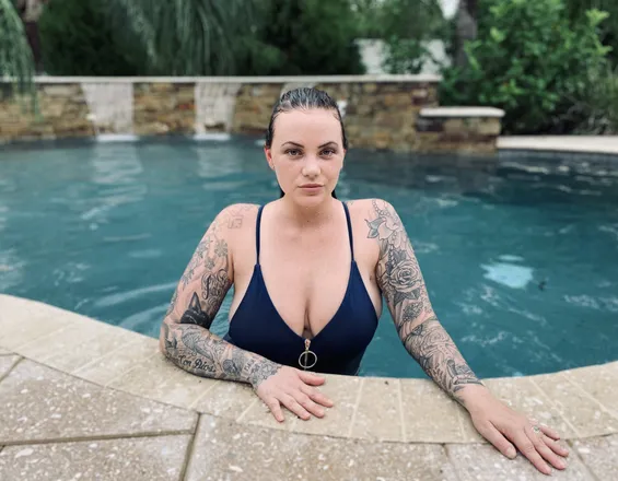 OnlyFans cuenta tattooedbooknerd86 header 2