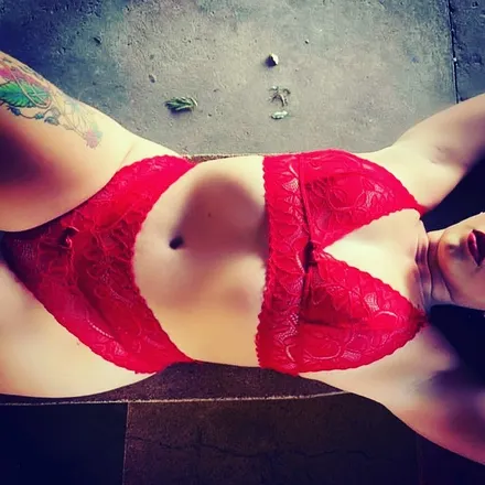 OnlyFans cuenta livia_mello19 header 2