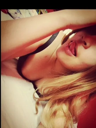 OnlyFans cuenta bella_em22 header 2