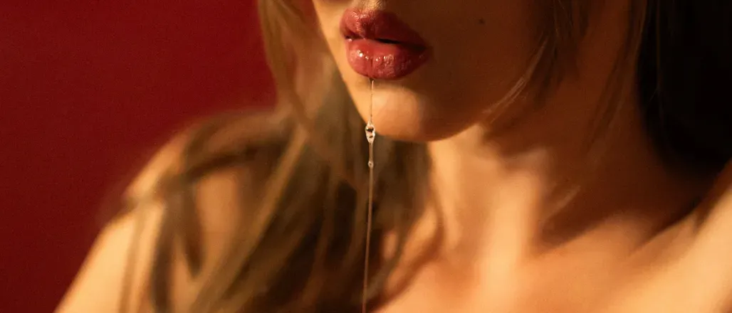 OnlyFans cuenta yvonneleitn header 2