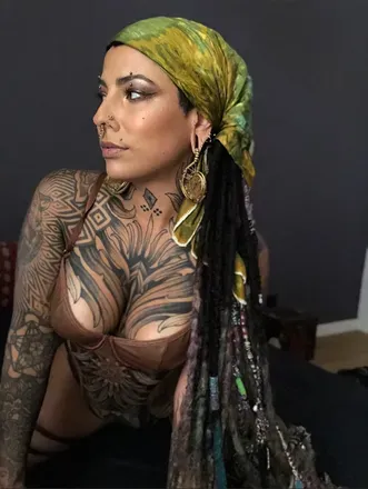 OnlyFans cuenta ave_hara header 2