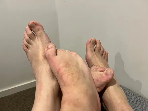 OnlyFans cuenta aussiefeetcouple69 header 2
