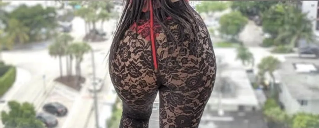 OnlyFans cuenta mzmiamixxx header 2