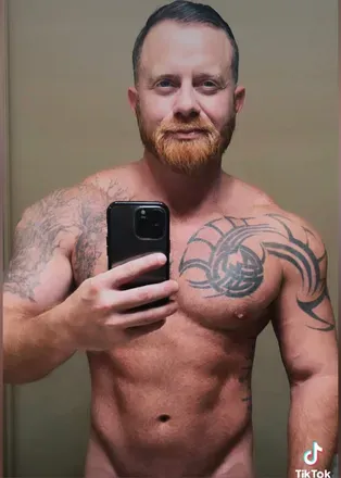 OnlyFans cuenta captredbeard1988 avatar 1