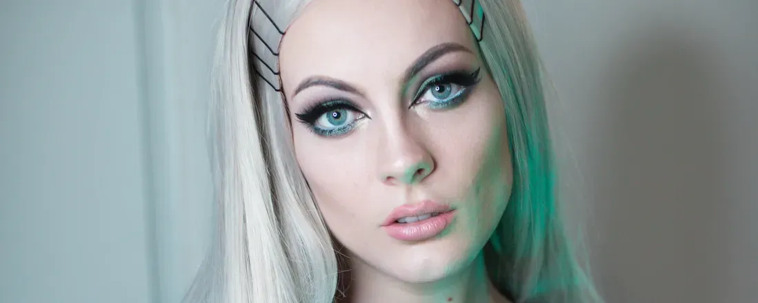 OnlyFans cuenta courtneydawne header 2