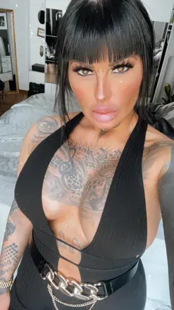 OnlyFans cuenta juliahorvaat avatar 1