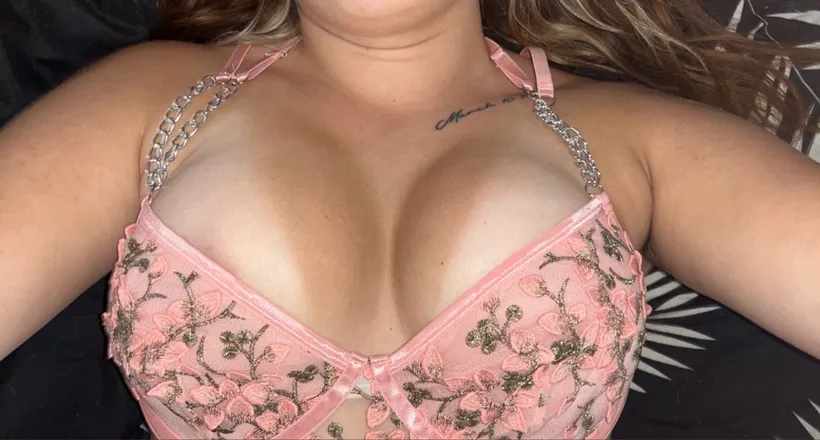 OnlyFans cuenta slvttyviolet header 2