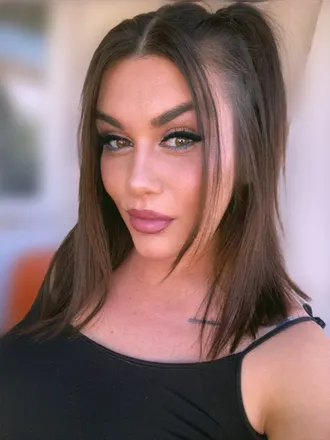 OnlyFans cuenta aishawhite header 2