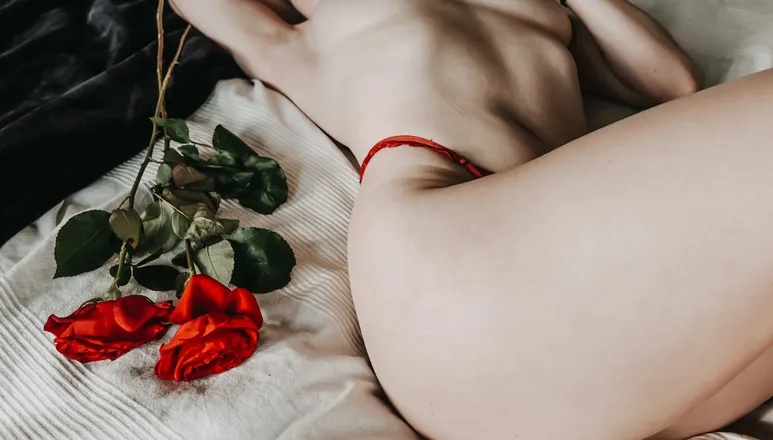 OnlyFans cuenta therealladyinredfree header 2