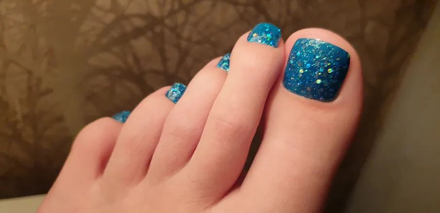 OnlyFans cuenta lickmybigfeet header 2