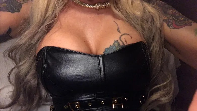 OnlyFans account  stelladeluxe header 2