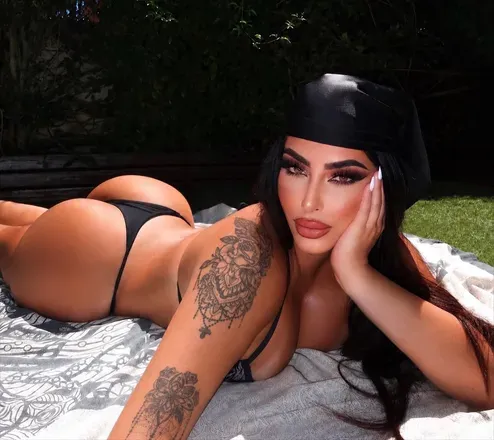 OnlyFans account  inescatarinac header 2