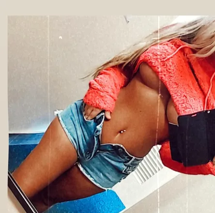 OnlyFans cuenta scarlett143 header 2